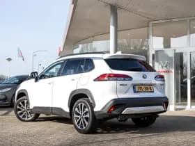 Toyota Corolla Cross 2.0 Full Hybrid Dynamic Automaat | Panoramadak | All Season banden | Adaptieve cruisecontrol | Stuurverwarming | Stoelverwarming thumbnail 5