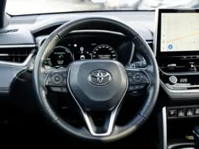 Toyota Corolla Cross 2.0 Full Hybrid Dynamic Automaat | Panoramadak | All Season banden | Adaptieve cruisecontrol | Stuurverwarming | Stoelverwarming thumbnail 6