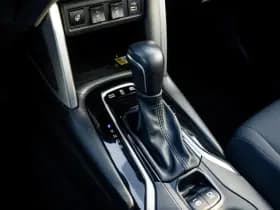 Toyota Corolla Cross 2.0 Full Hybrid Dynamic Automaat | Panoramadak | All Season banden | Adaptieve cruisecontrol | Stuurverwarming | Stoelverwarming thumbnail 8