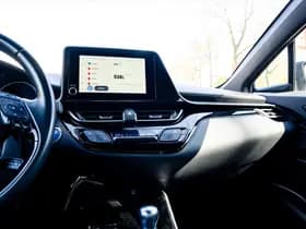 Toyota C-HR thumbnail 4