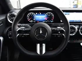 Mercedes-Benz A-Klasse 180 AMG Line thumbnail 8