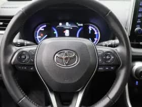 Toyota RAV4 2 5 hybrid dynamic camera adaptive thumbnail 14