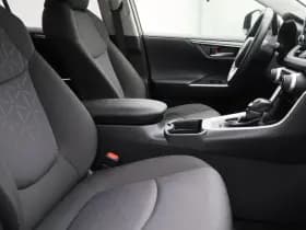 Toyota RAV4 2 5 hybrid dynamic camera adaptive thumbnail 8