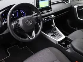 Toyota RAV4 2 5 hybrid dynamic camera adaptive thumbnail 10