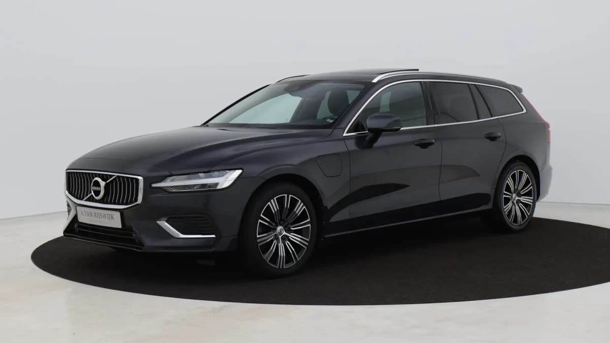Volvo V60 2 0 t8 twin engine awd inscription pano camera adaptive keyless — foto 1