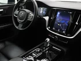 Volvo V60 2 0 t8 twin engine awd inscription pano camera adaptive keyless thumbnail 3