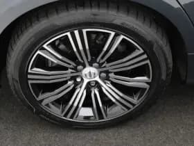 Volvo V60 2 0 t8 twin engine awd inscription pano camera adaptive keyless thumbnail 32