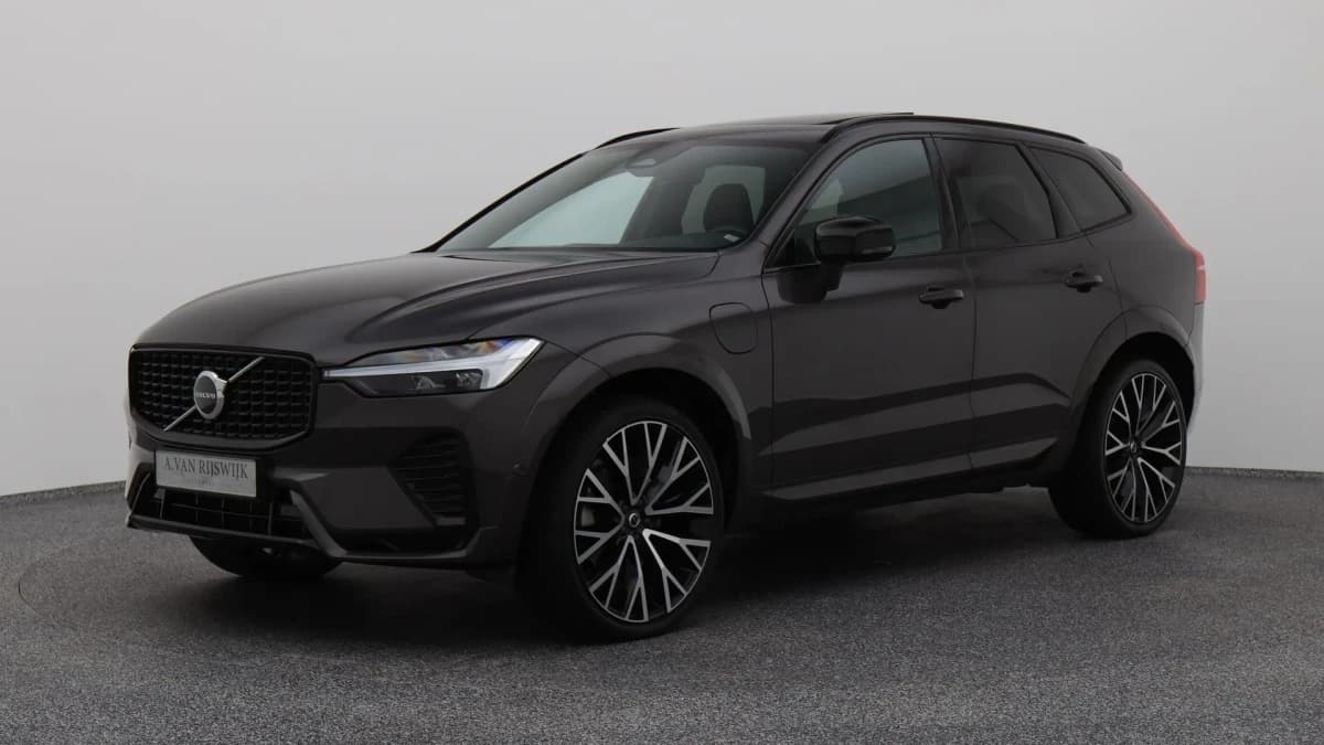 Volvo XC60 2 0 t8 plug in hybrid awd r design facelift pano camera keyless memory stoelverwarming trekhaak — foto 1