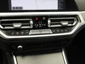 BMW 3-serie serie 318i automaat m sport touring camera carplay stoelverwarming thumbnail 16