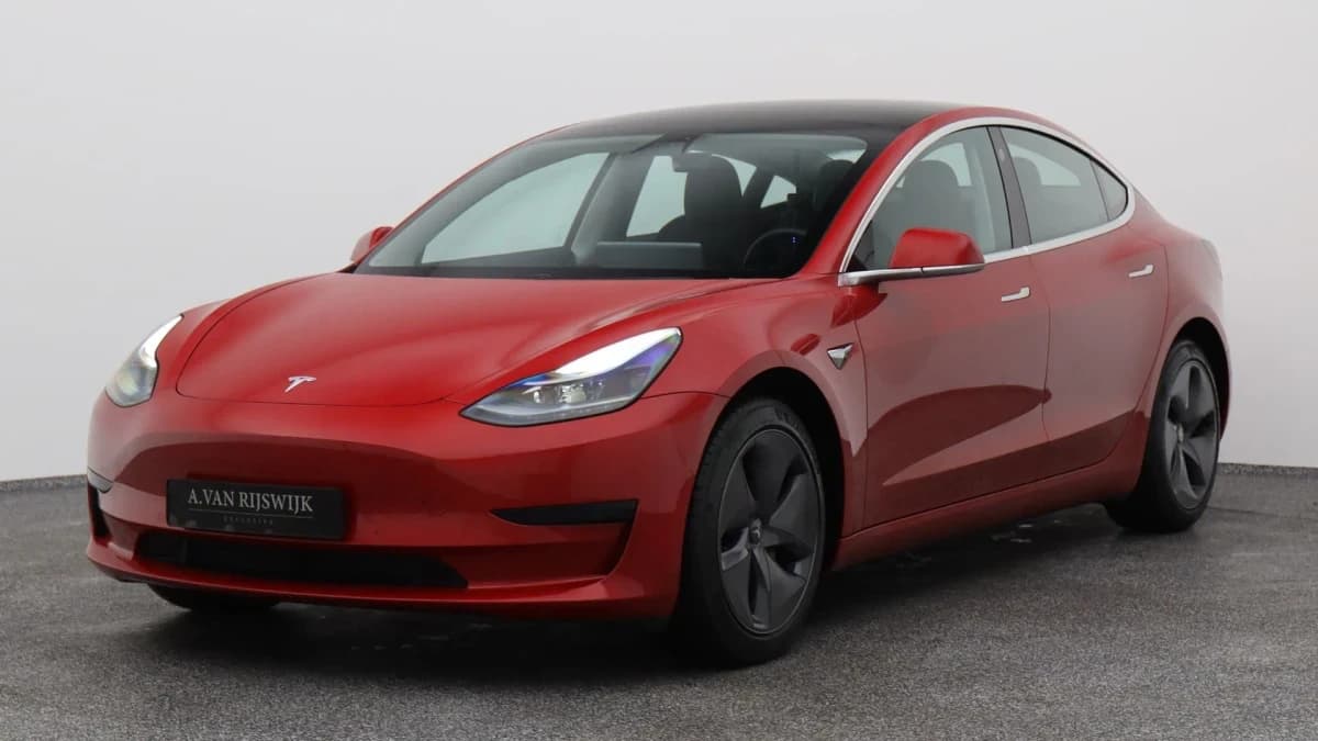 Tesla Model 3 standard rwd plus 60 kwh pano keyless autopilot stoel stuur verw trekhaak — foto 1