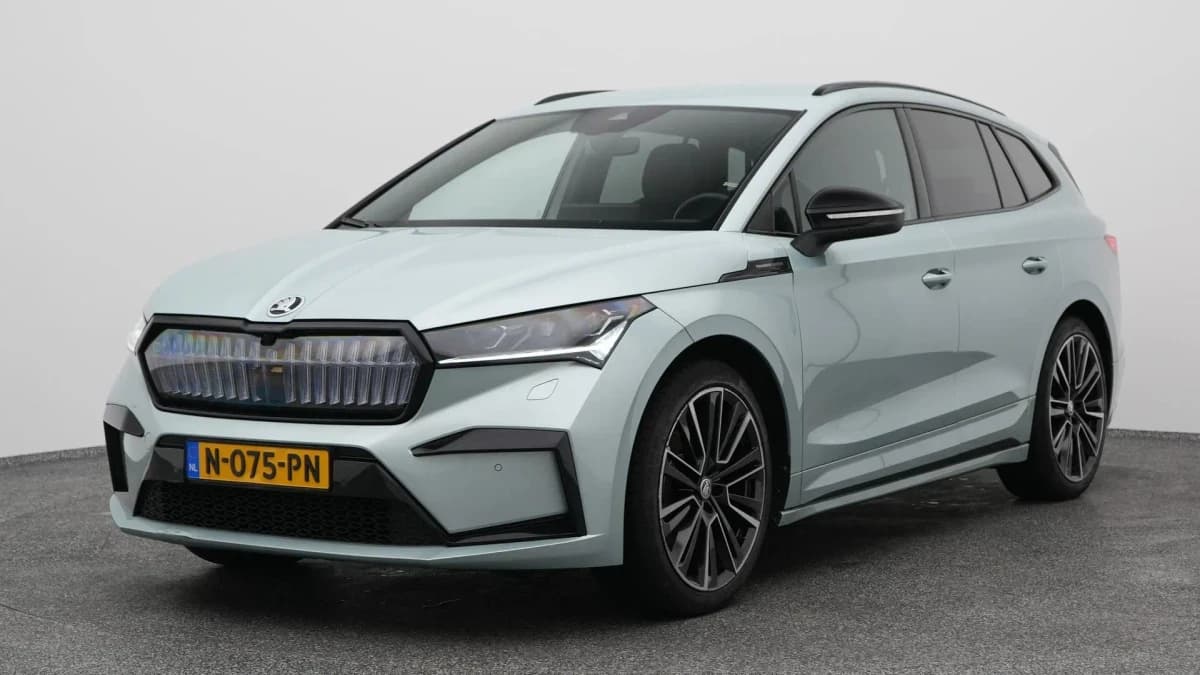 Škoda Enyaq iv 60 founders edition silver camera keyless stuurverw trekhaak — foto 1