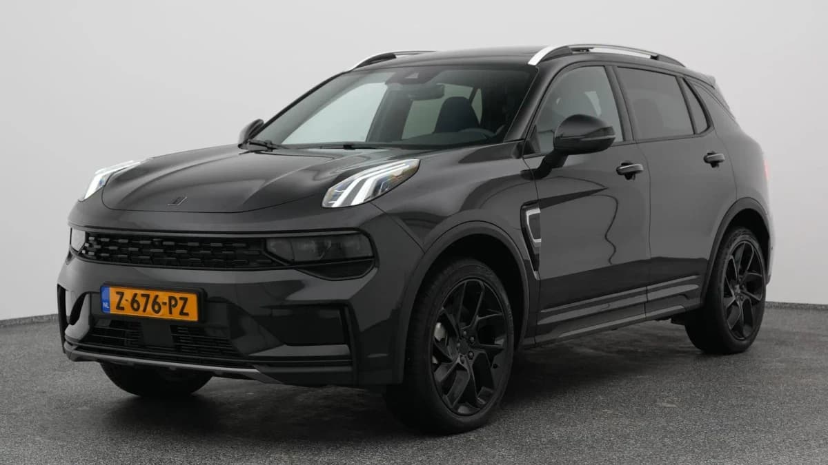 Lynk & 01 1 5 plug in hybrid 360 black zwarte hemel stuurverwarming nld auto — foto 1