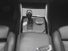 BMW 3-serie serie 330e edrive edition m sport leder keyless stoel stuurverw camera thumbnail 13