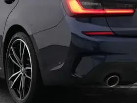 BMW 3-serie serie 330e edrive edition m sport leder keyless stoel stuurverw camera thumbnail 19