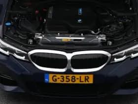 BMW 3-serie serie 330e edrive edition m sport leder keyless stoel stuurverw camera thumbnail 32