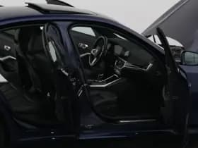 BMW 3-serie serie 330e edrive edition m sport leder keyless stoel stuurverw camera thumbnail 35