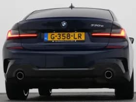 BMW 3-serie serie 330e edrive edition m sport leder keyless stoel stuurverw camera thumbnail 37