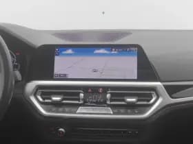 BMW 3-serie serie 330e edrive edition m sport leder keyless stoel stuurverw camera thumbnail 9