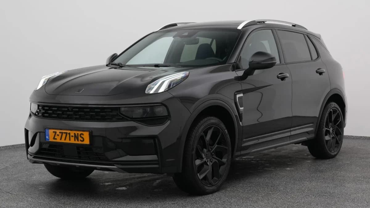 Lynk & 01 1 5 plug in hybrid 360 black zwarte hemel trekhaak nld auto — foto 1