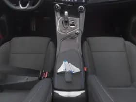 Lynk & 01 1 5 plug in hybrid 360 zwarte hemel nld auto thumbnail 12