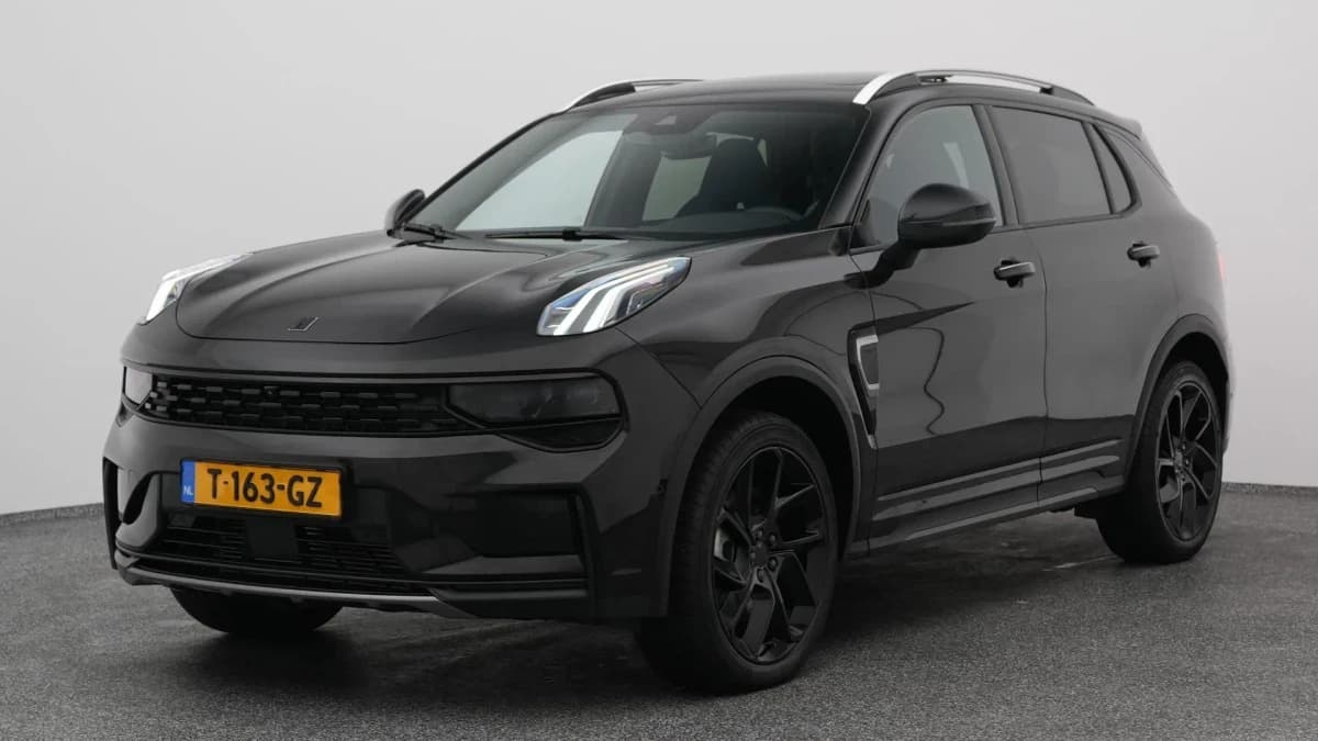 Lynk & 01 1 5 plug in hybrid 360 black zwarte hemel nld auto — foto 1