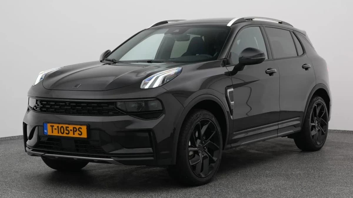 Lynk & 01 1 5 plug in hybrid 360 black zwarte hemel nld auto — foto 1