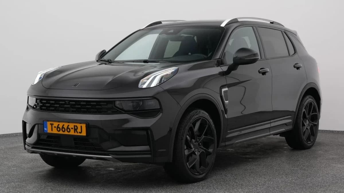 Lynk & 01 1 5 plug in hybrid 360 black zwarte hemel nld auto — foto 1