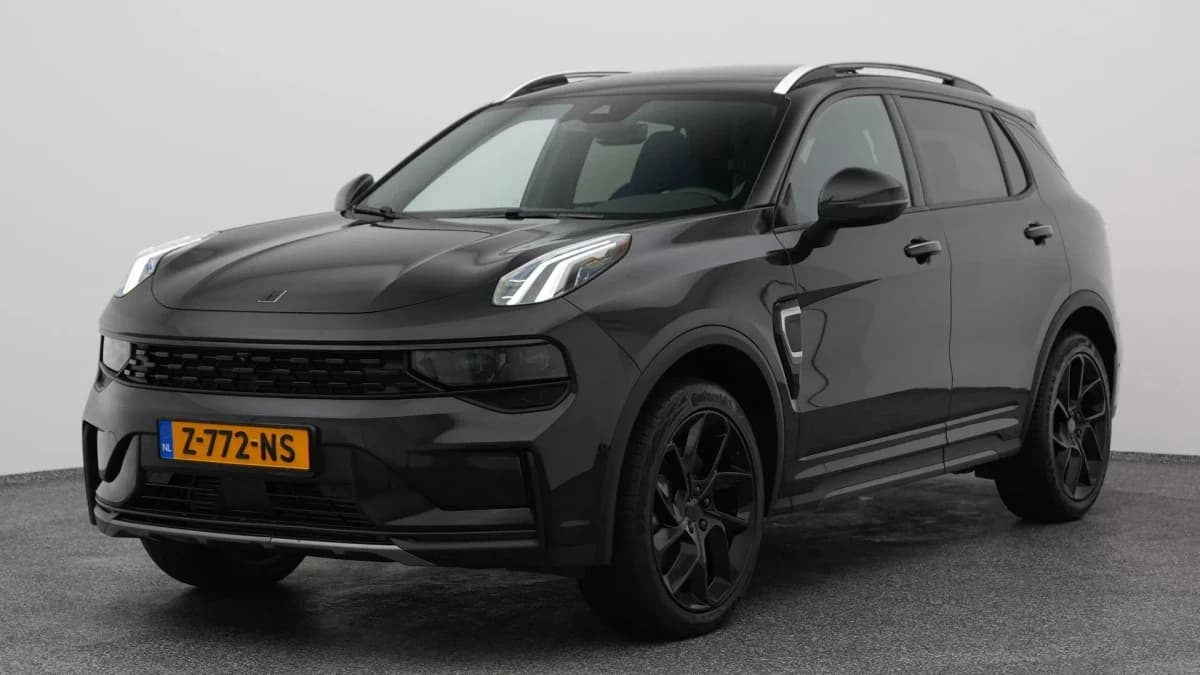 Lynk & 01 1 5 plug in hybrid 360 black zwarte hemel stuurverwarming nld auto — foto 1