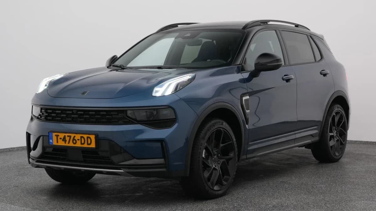 Lynk & 01 1 5 plug in hybrid 360 black zwarte hemel nld auto — foto 1