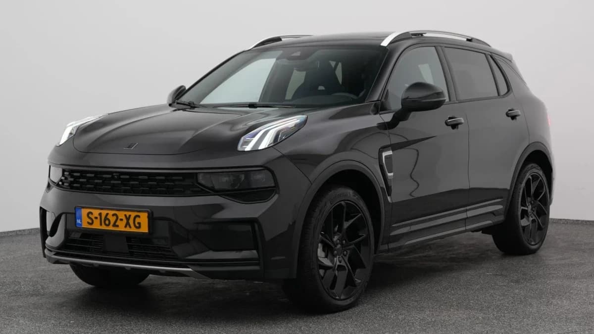 Lynk & 01 1 5 plug in hybrid 360 black zwarte hemel nld auto — foto 1