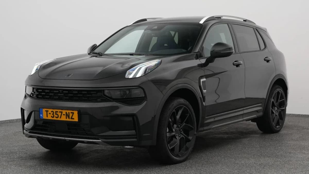 Lynk & 01 1 5 plug in hybrid 360 black zwarte hemel nld auto — foto 1