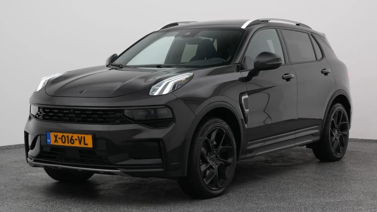 Lynk & 01 1 5 plug in hybrid 360 black zwarte hemel nld auto — foto 1