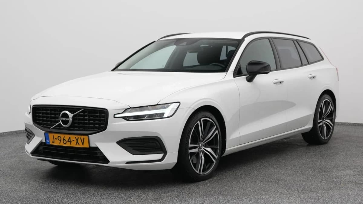 Volvo V60 2 0 b3 momentum advantage cruise carplay — foto 1