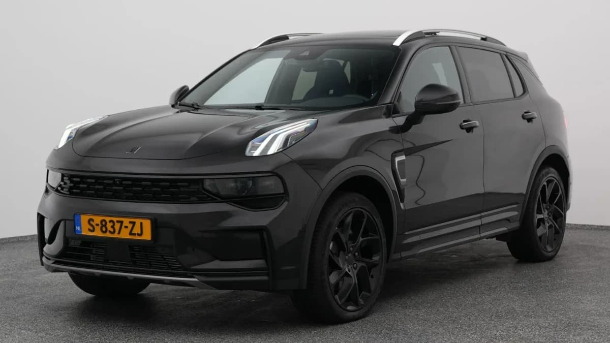 Lynk & 01 1 5 plug in hybrid 360 black zwarte hemel nld auto — foto 1