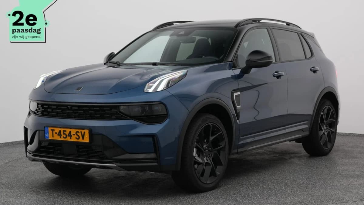 Lynk & 01 1 5 plug in hybrid 360 black zwarte hemel nld auto — foto 1