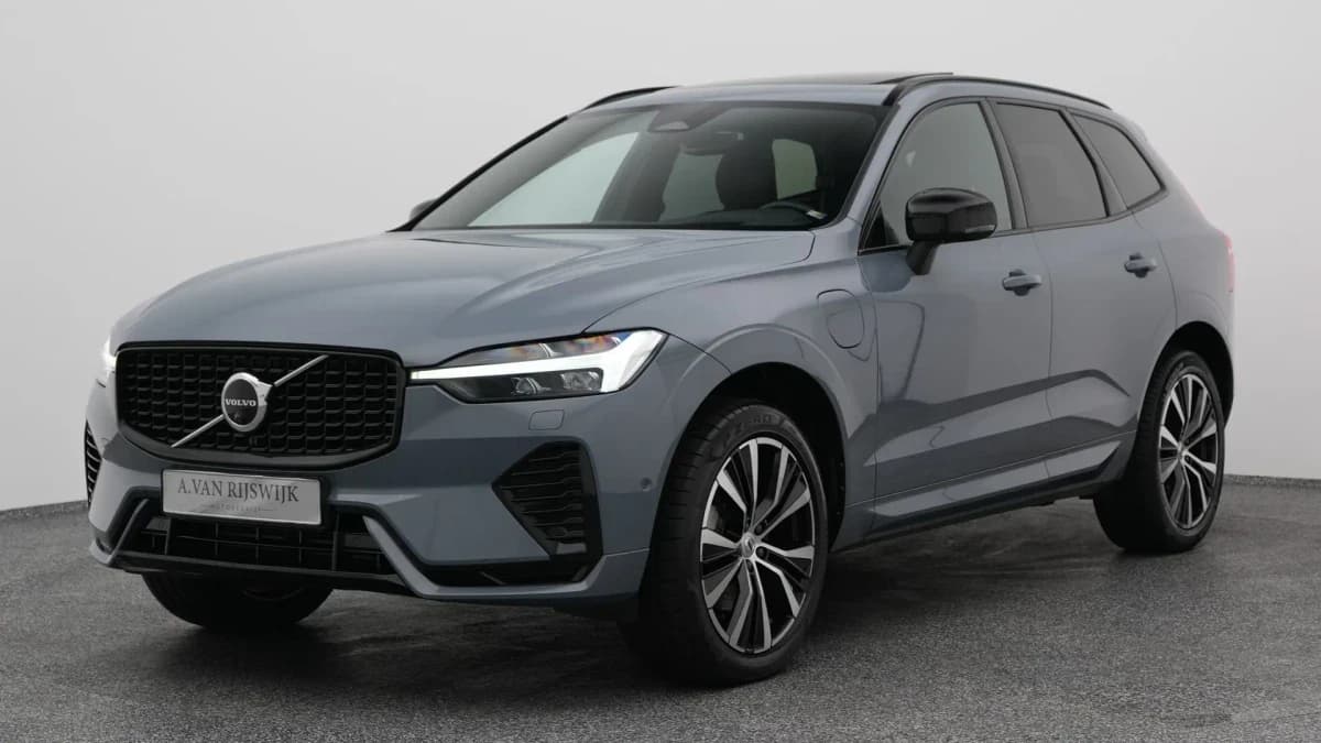 Volvo XC60 2 0 t6 plug in hybrid awd ultimate dark long range pano 360 h k memory stoel en stuurverw — foto 1