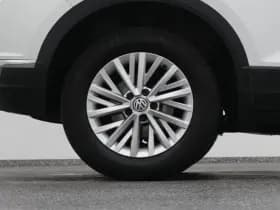 Volkswagen T-Roc roc 1 5 tsi style 6 bak adaptive thumbnail 41