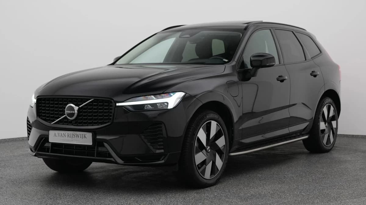 Volvo XC60 2 0 t6 plug in hybrid awd ultimate dark long range pano camera h k hud memory trekhaak — foto 1