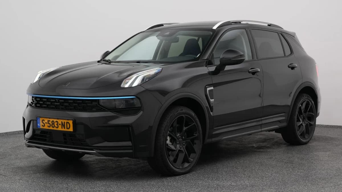 Lynk & Co & 01 1 5 plug in hybrid 360 black nld auto — foto 1