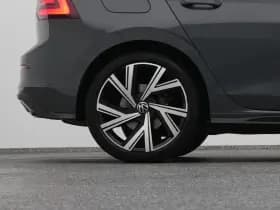 Volkswagen Golf thumbnail 40