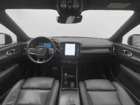 Volvo XC40 thumbnail 3
