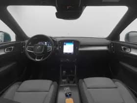 Volvo XC40 thumbnail 3
