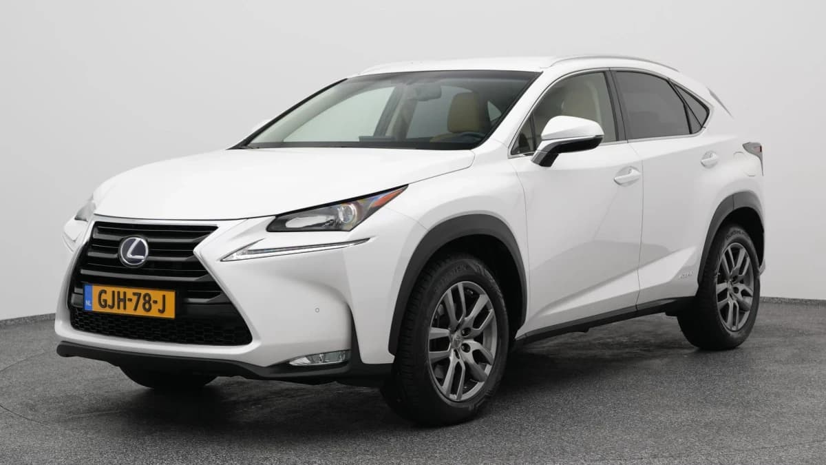 Lexus NX — foto 1