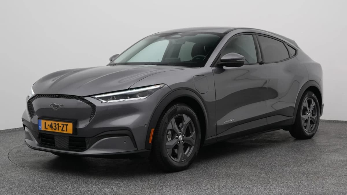 Ford Mustang — foto 1