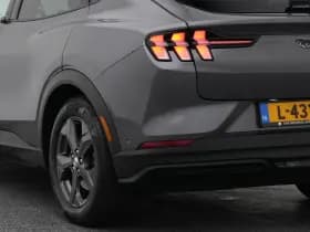 Ford Mustang thumbnail 18