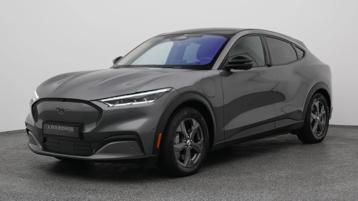 Ford Mustang — foto 1