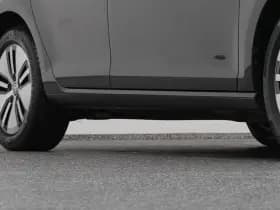 Volkswagen E-Golf thumbnail 39
