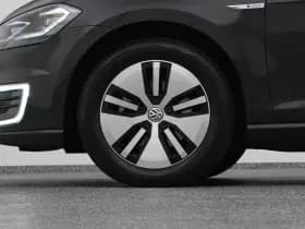 Volkswagen E-Golf thumbnail 40