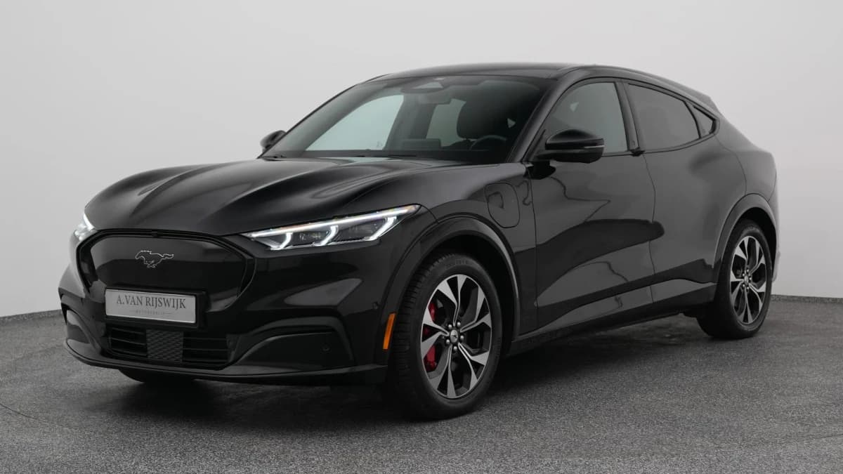Ford Mustang — foto 1