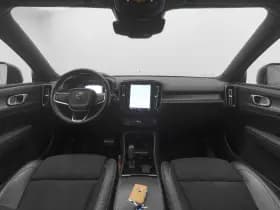 Volvo XC40 thumbnail 3